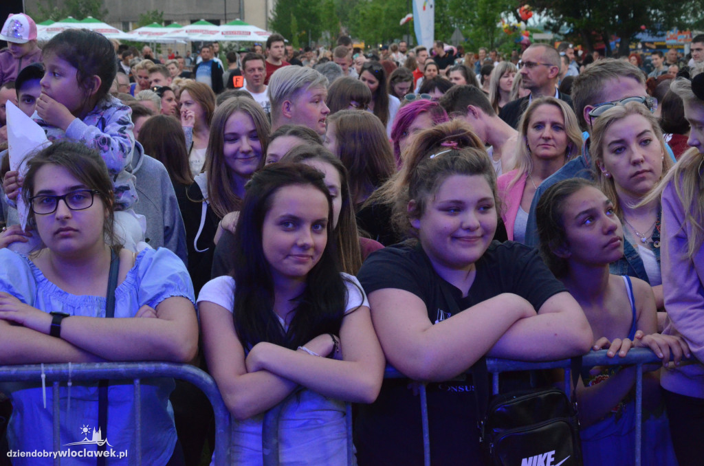 Koncert Mroza na bulwarach we Włocławku