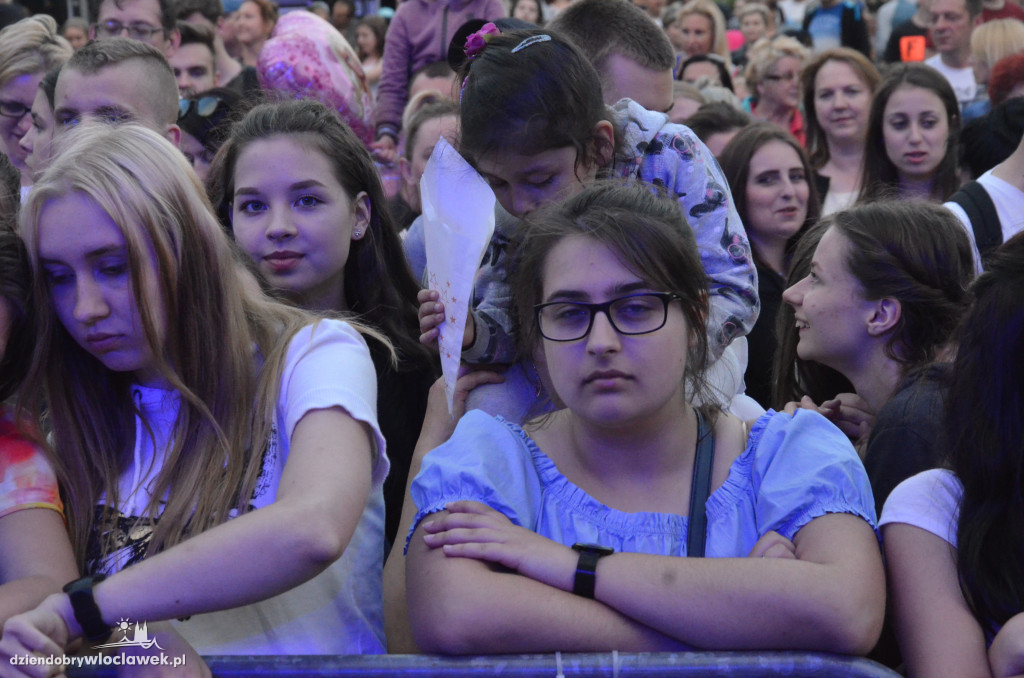 Koncert Mroza na bulwarach we Włocławku