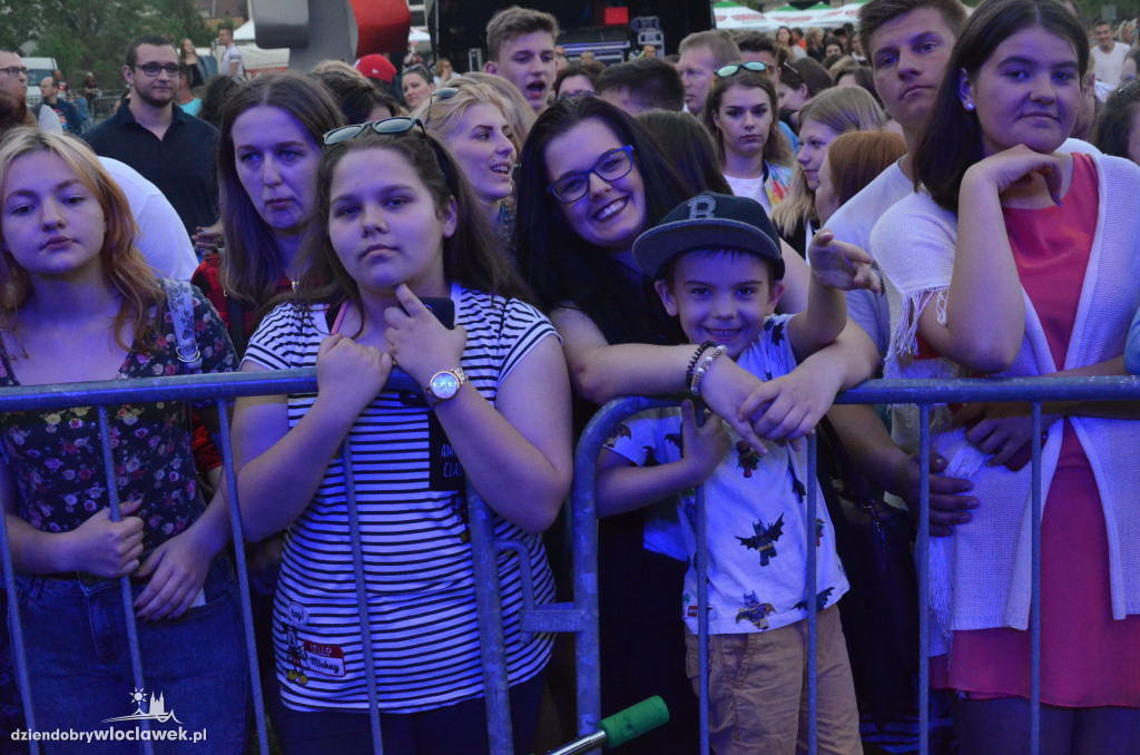 Koncert Mroza na bulwarach we Włocławku