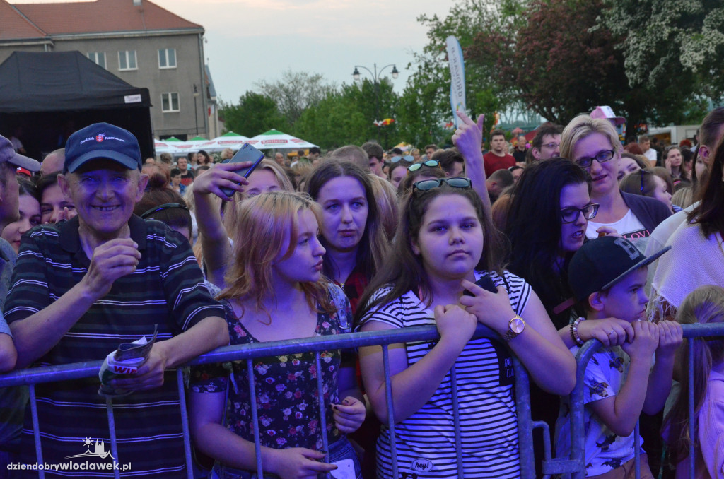 Koncert Mroza na bulwarach we Włocławku