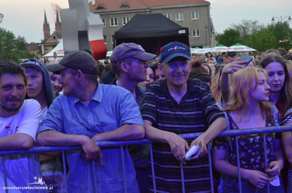 Koncert Mroza na bulwarach we Włocławku