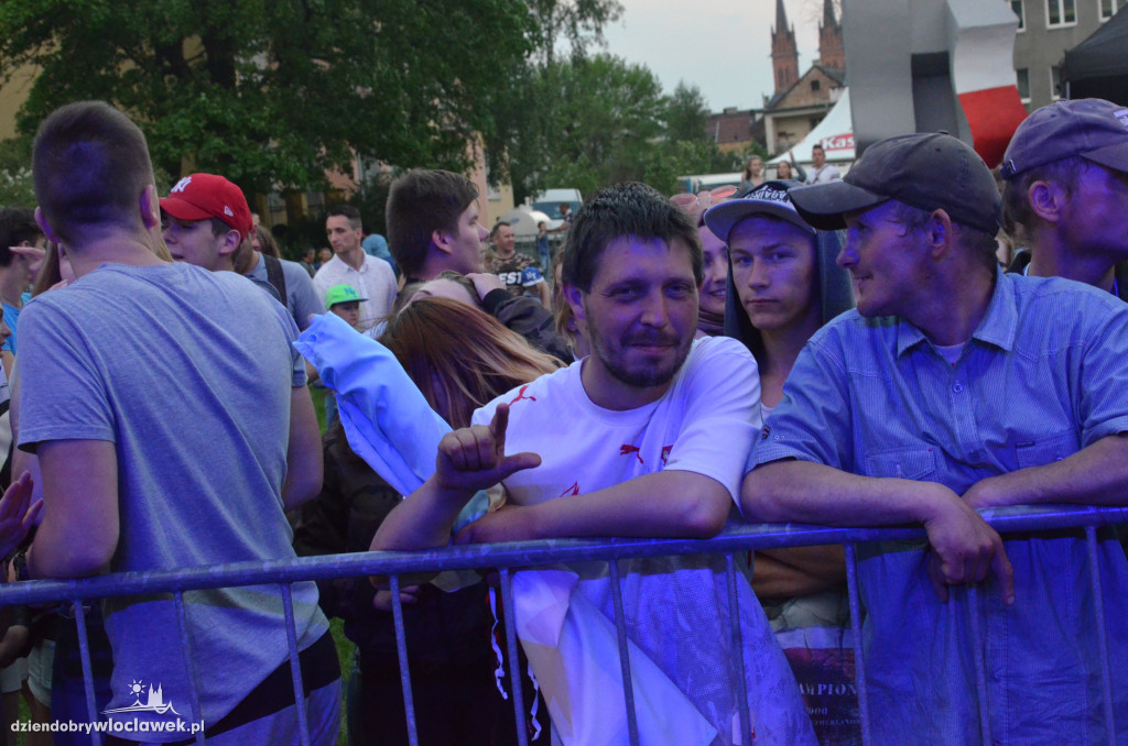 Koncert Mroza na bulwarach we Włocławku