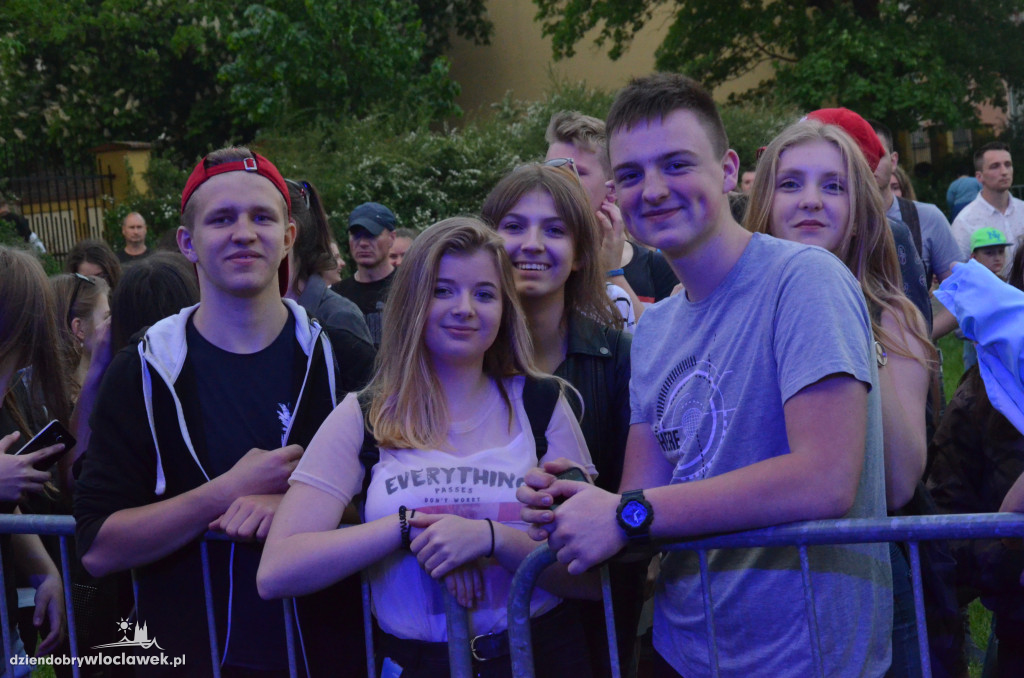 Koncert Mroza na bulwarach we Włocławku