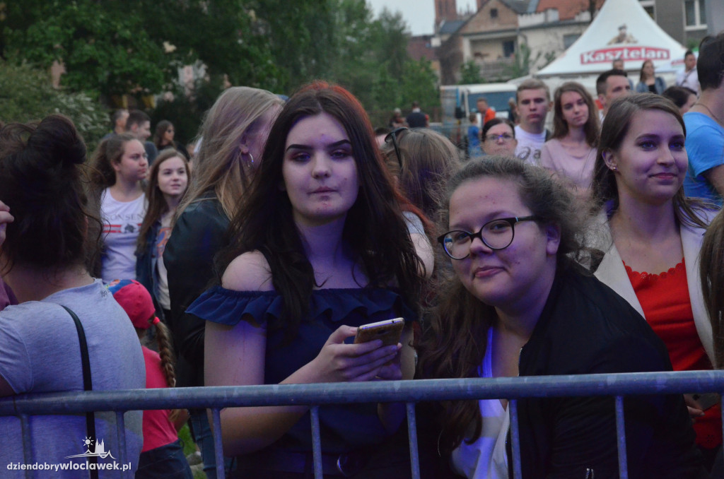 Koncert Mroza na bulwarach we Włocławku