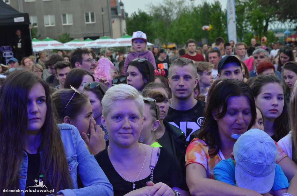 Koncert Mroza na bulwarach we Włocławku