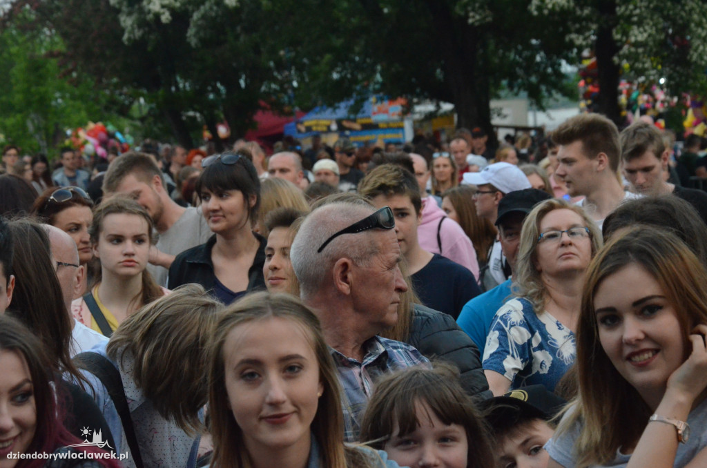 Koncert Mroza na bulwarach we Włocławku