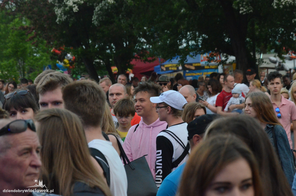 Koncert Mroza na bulwarach we Włocławku