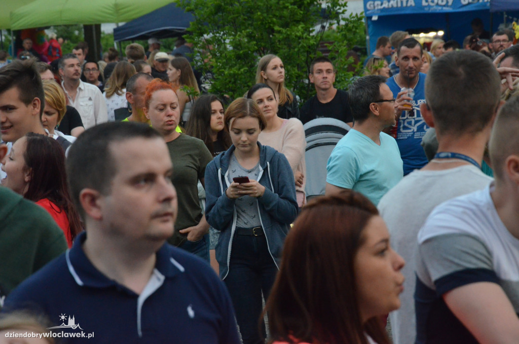 Koncert Mroza na bulwarach we Włocławku