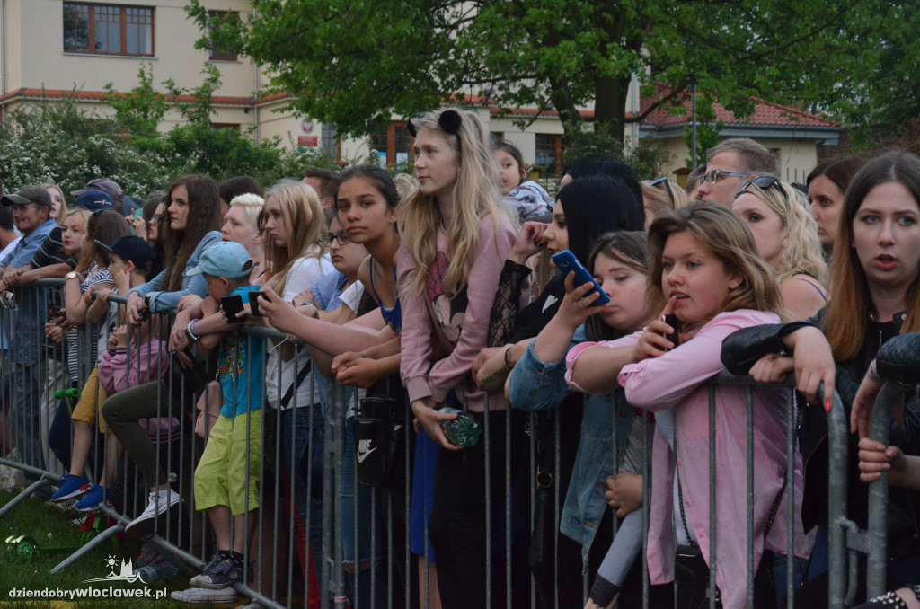 Koncert Mroza na bulwarach we Włocławku