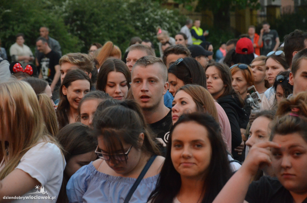 Koncert Mroza na bulwarach we Włocławku
