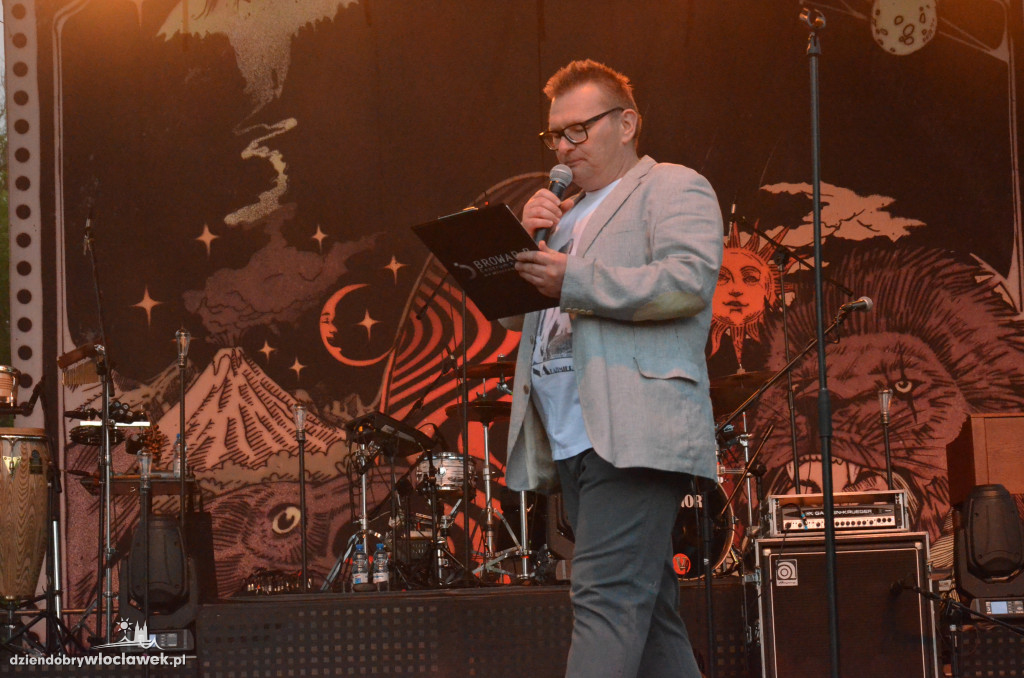 Koncert Mroza na bulwarach we Włocławku
