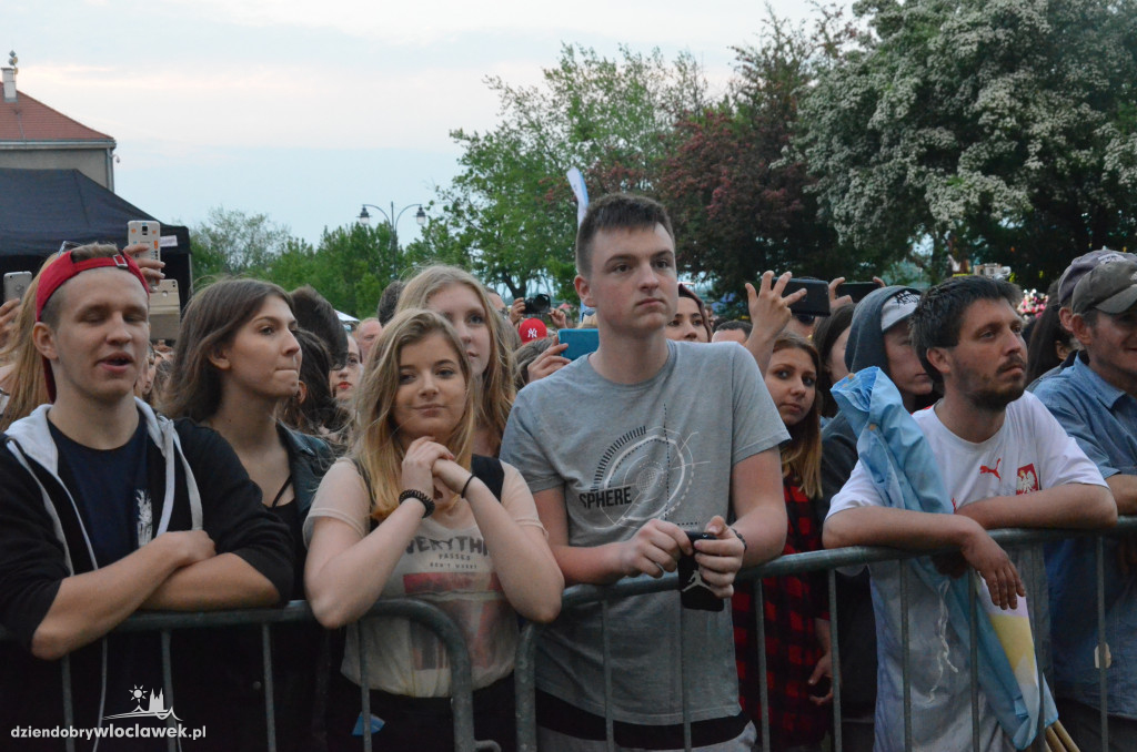 Koncert Mroza na bulwarach we Włocławku