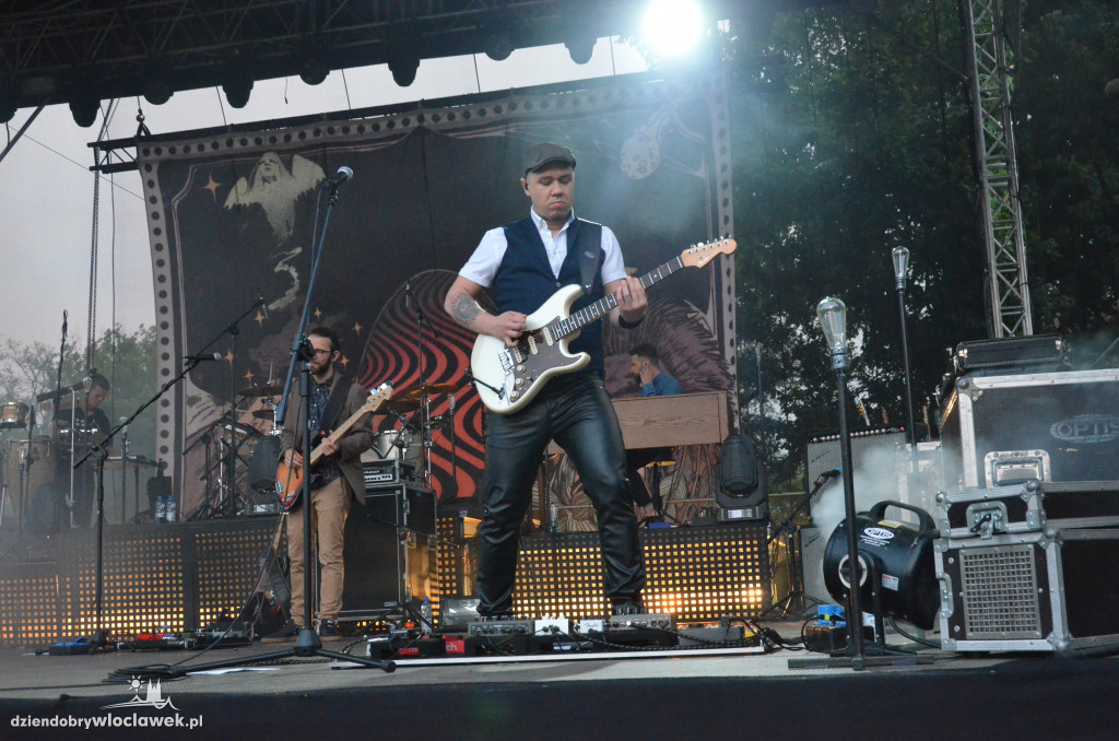 Koncert Mroza na bulwarach we Włocławku