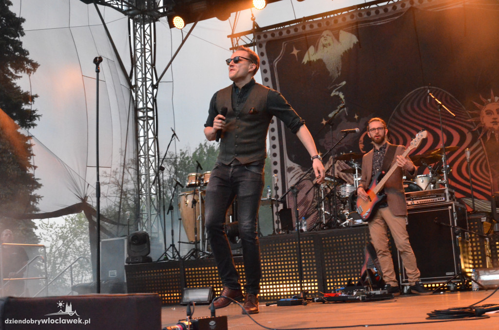 Koncert Mroza na bulwarach we Włocławku