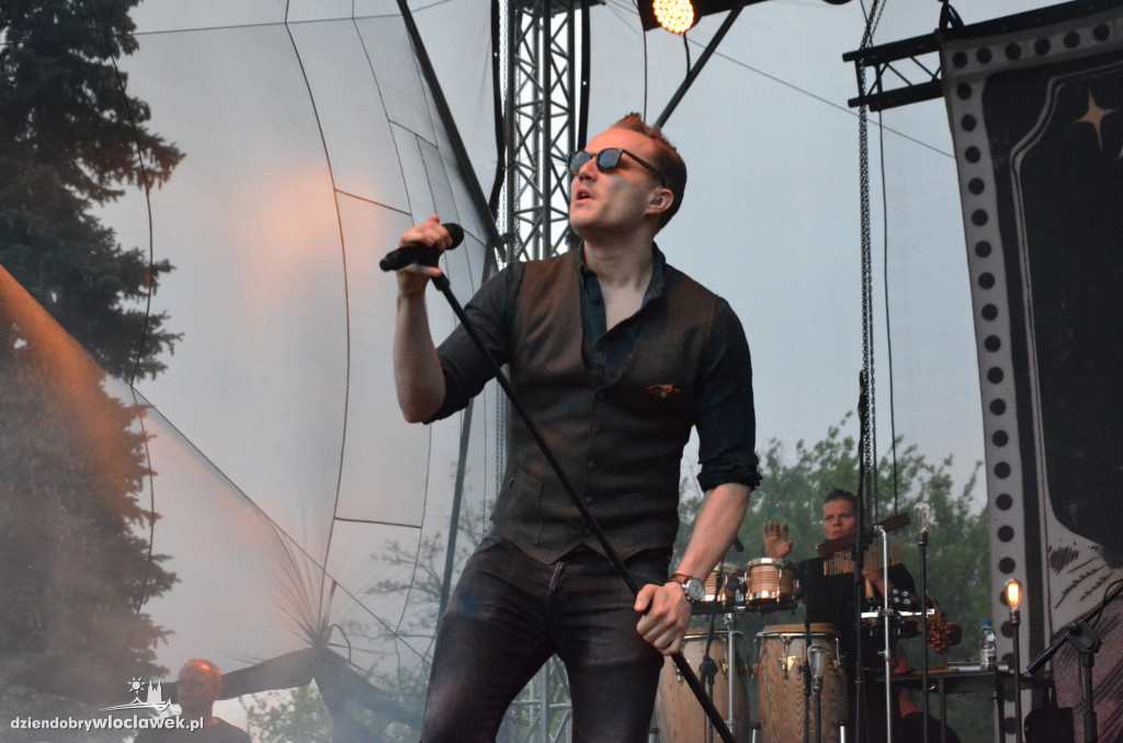 Koncert Mroza na bulwarach we Włocławku