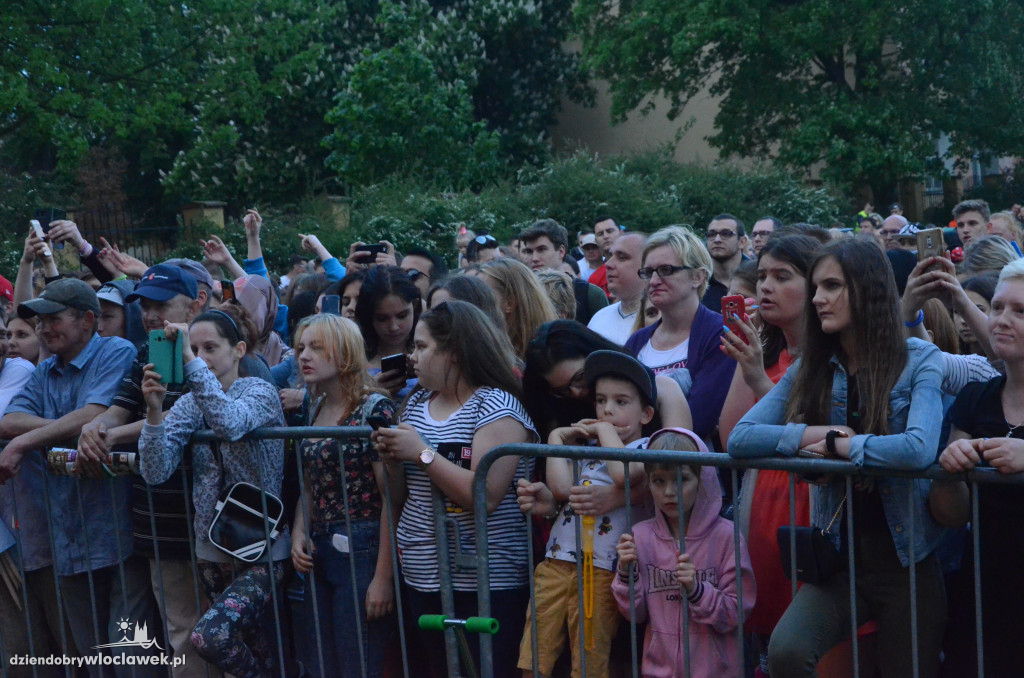 Koncert Mroza na bulwarach we Włocławku