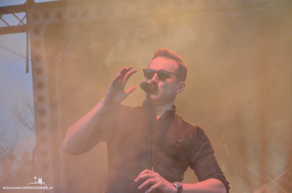 Koncert Mroza na bulwarach we Włocławku