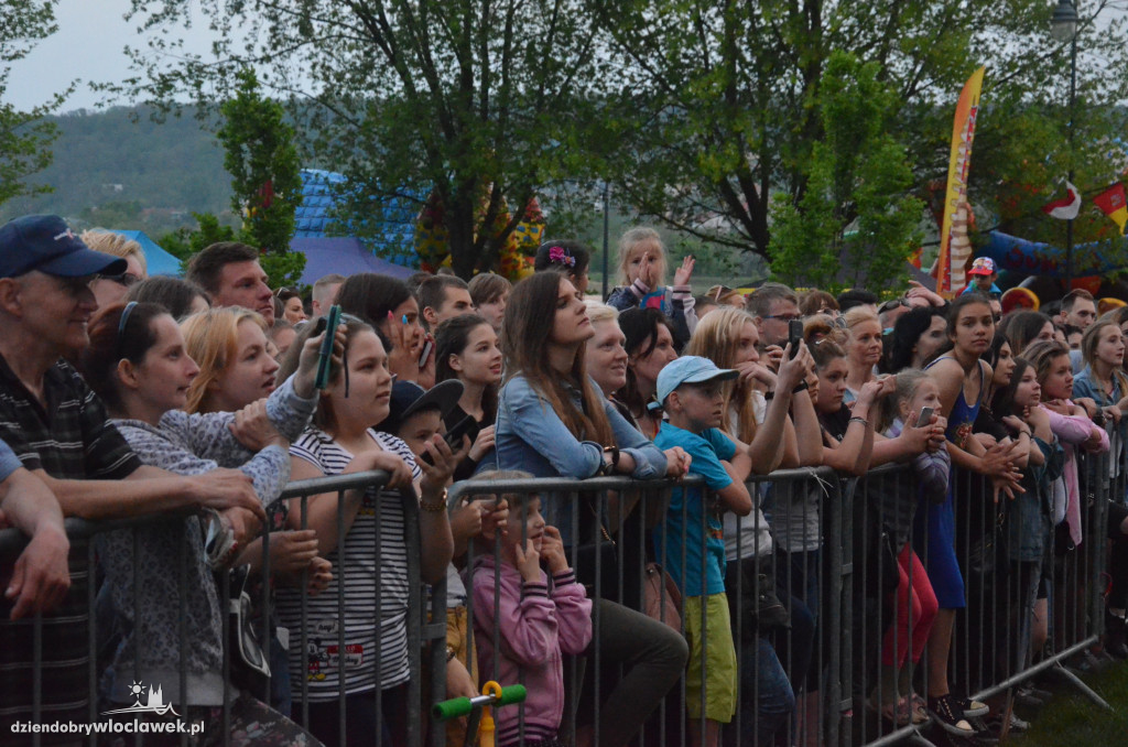 Koncert Mroza na bulwarach we Włocławku