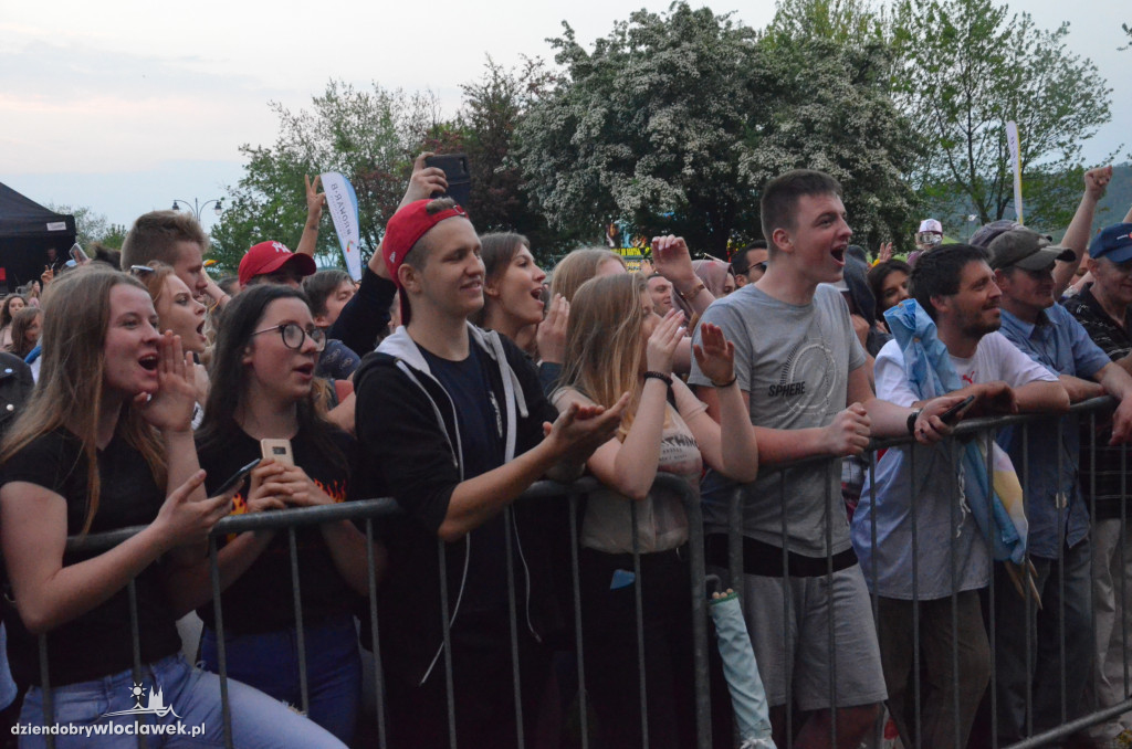 Koncert Mroza na bulwarach we Włocławku