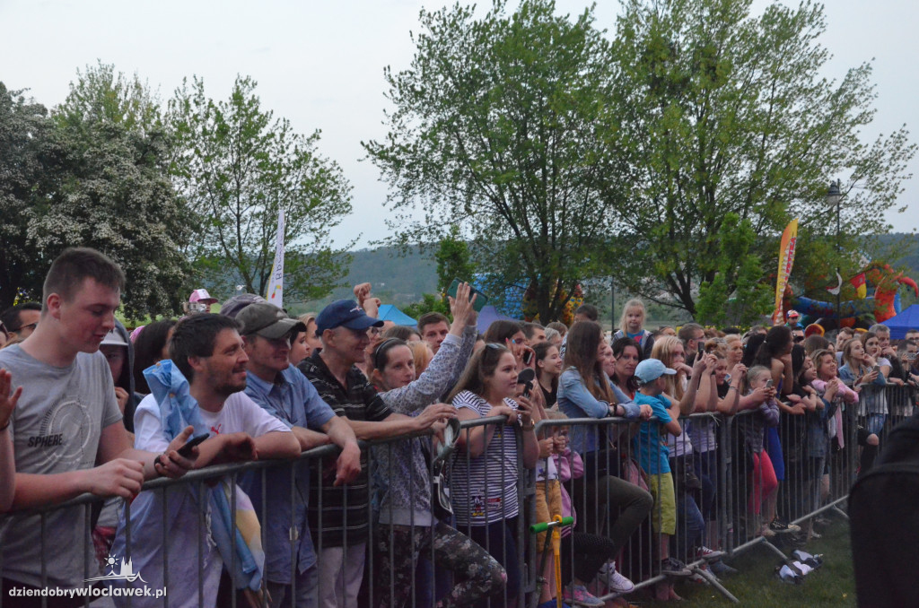 Koncert Mroza na bulwarach we Włocławku