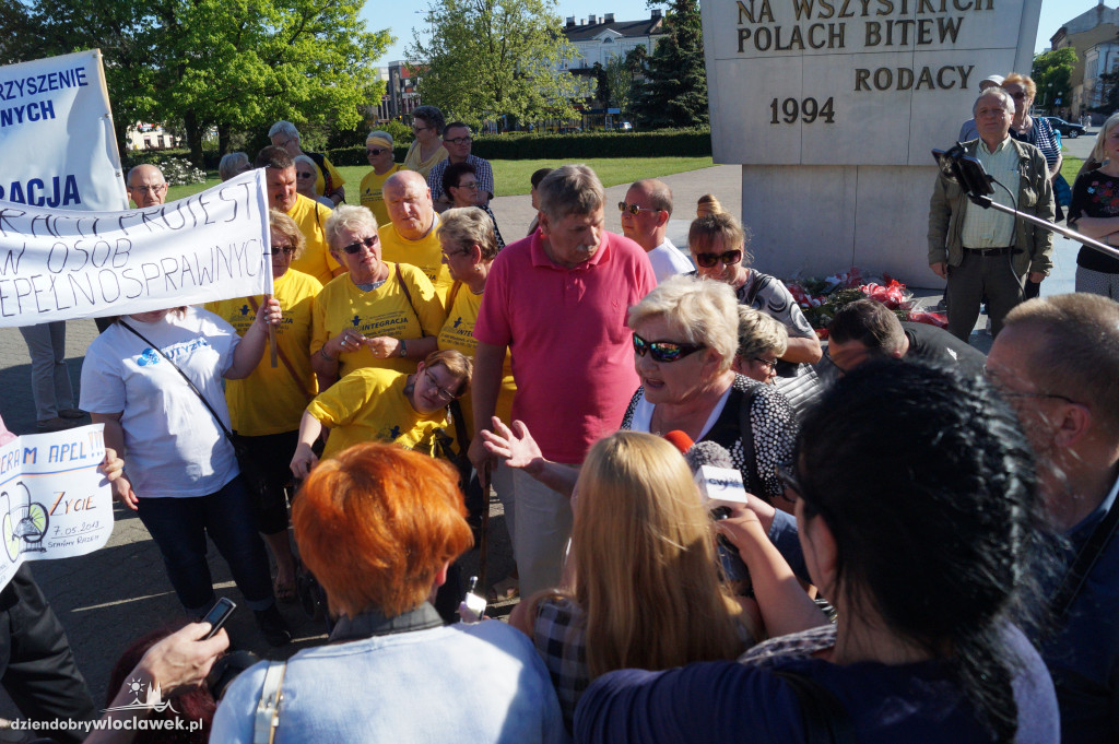 Niepełnosprawni poparli protest w Sejmie