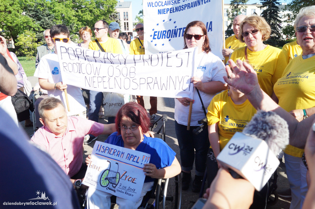 Niepełnosprawni poparli protest w Sejmie