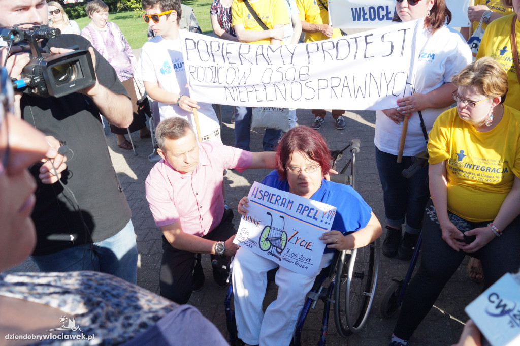 Niepełnosprawni poparli protest w Sejmie
