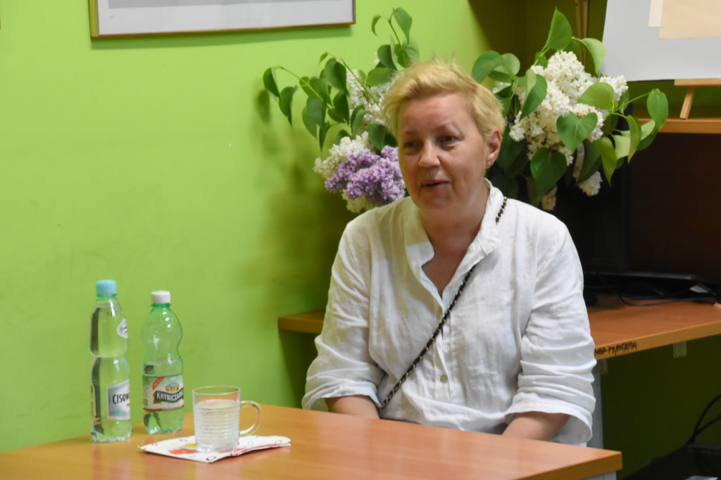 Katarzyna T. Nowak w bibliotece