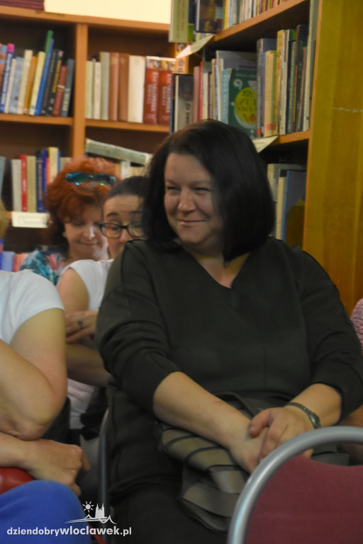 Katarzyna T. Nowak w bibliotece