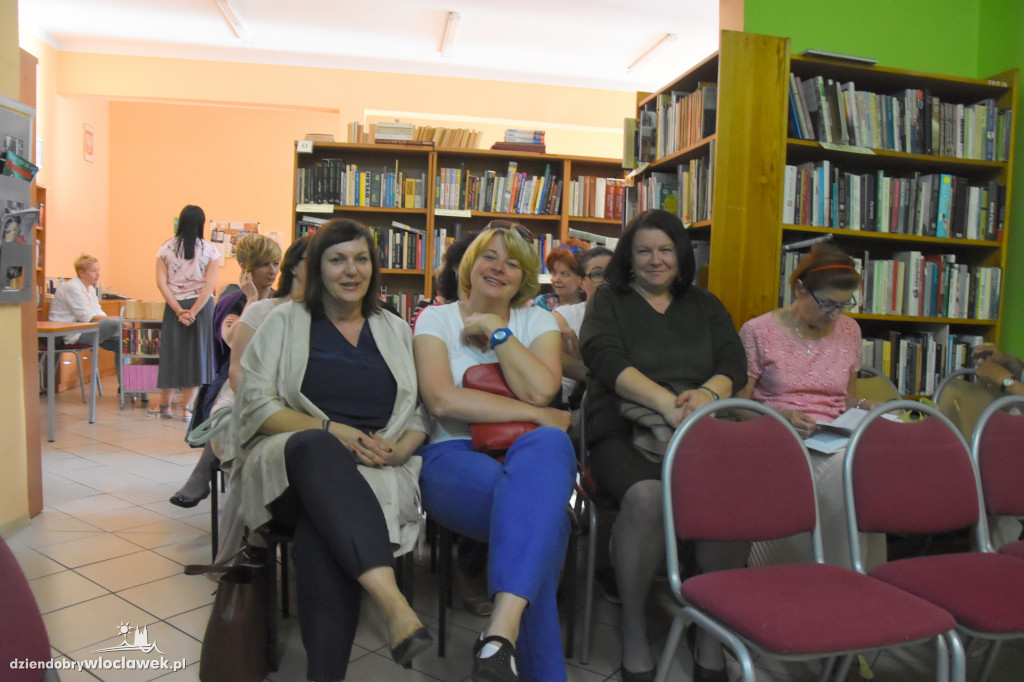 Katarzyna T. Nowak w bibliotece
