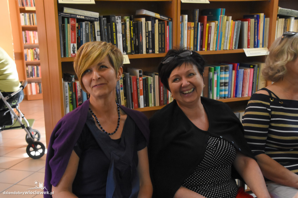 Katarzyna T. Nowak w bibliotece