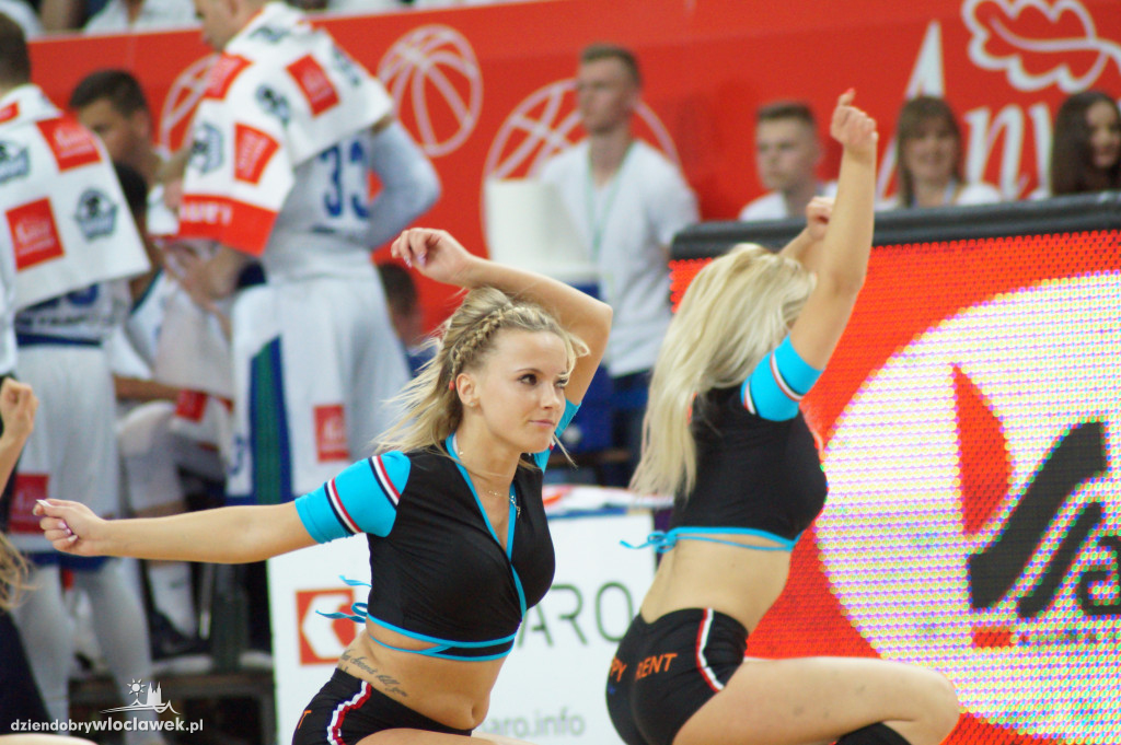 Anwil Dance Team na 1. meczu półfinału