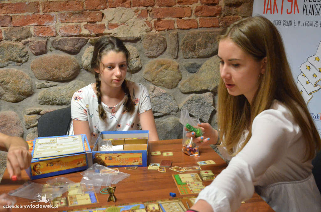 Nocne Granie w gry planszowe w Taktyku
