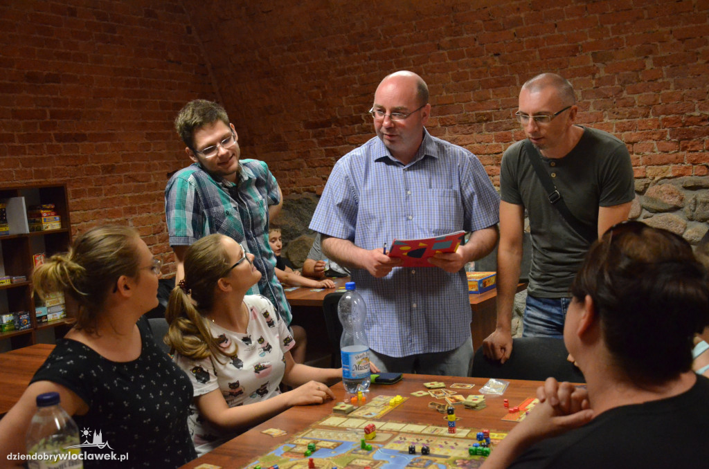 Nocne Granie w gry planszowe w Taktyku
