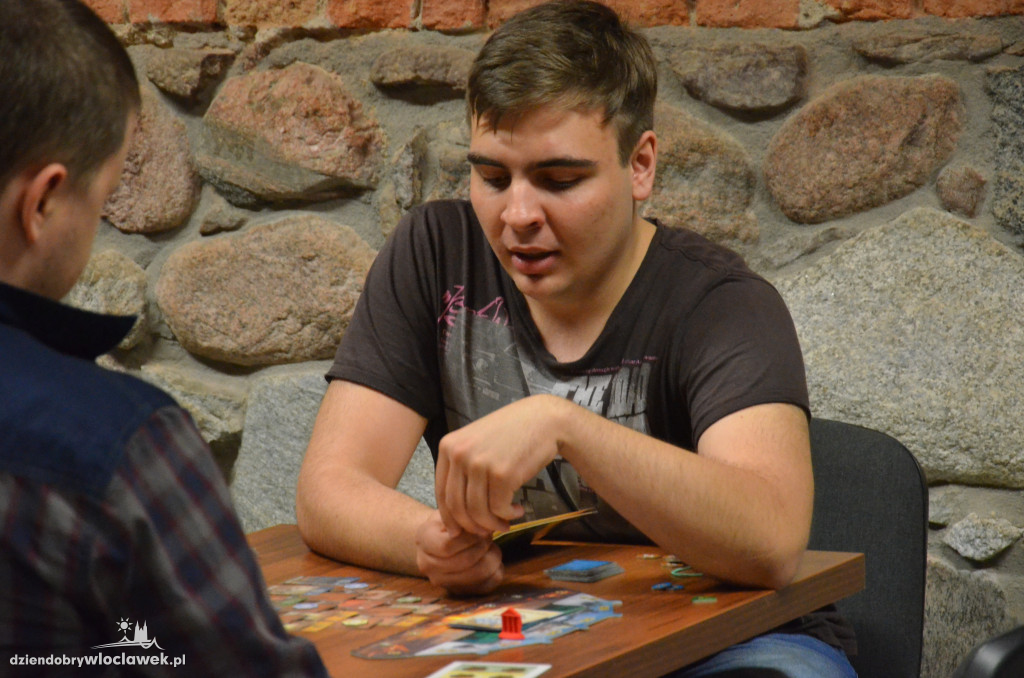 Nocne Granie w gry planszowe w Taktyku
