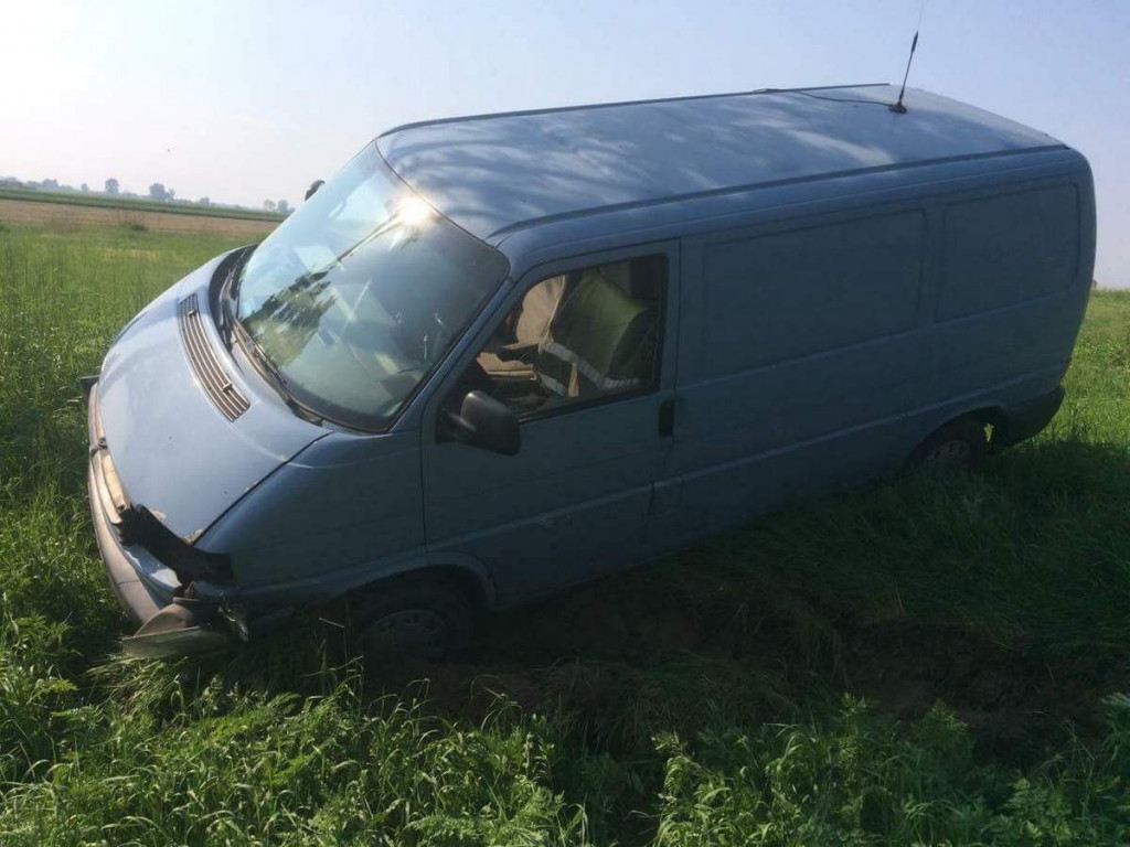 Kolizja auta osobowego i dostawczaka