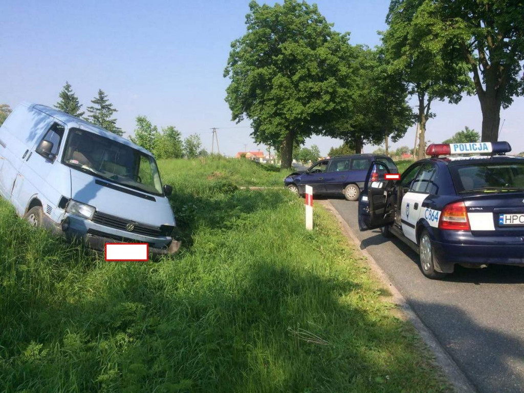 Kolizja auta osobowego i dostawczaka