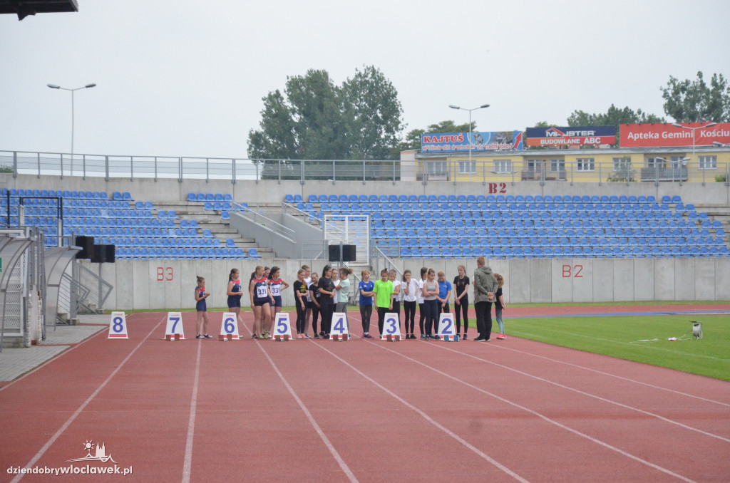 Czwórbój lekkoatletyczny na stadionie