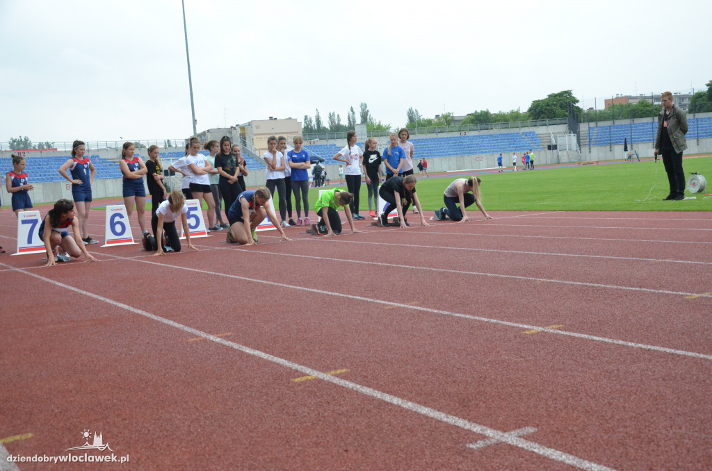 Czwórbój lekkoatletyczny na stadionie