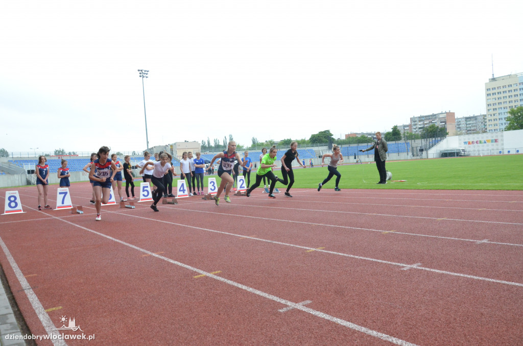 Czwórbój lekkoatletyczny na stadionie