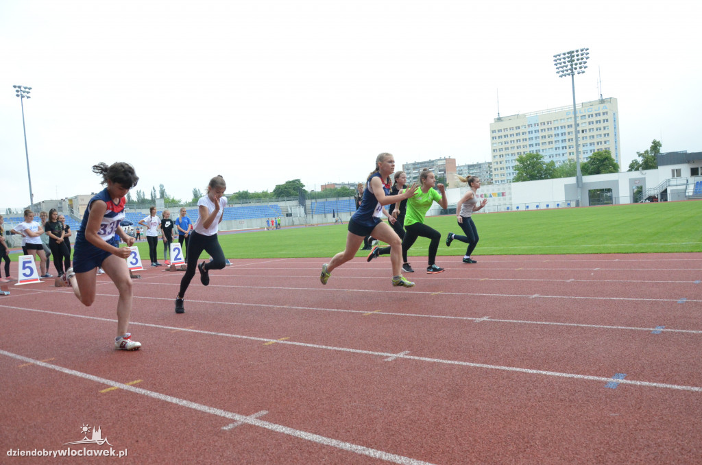 Czwórbój lekkoatletyczny na stadionie
