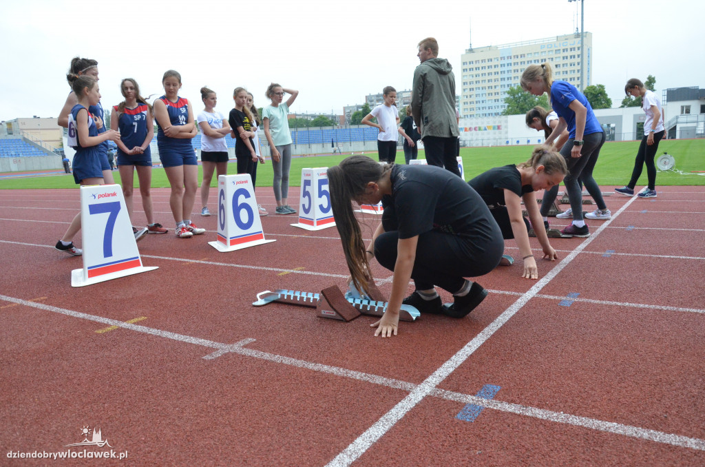 Czwórbój lekkoatletyczny na stadionie
