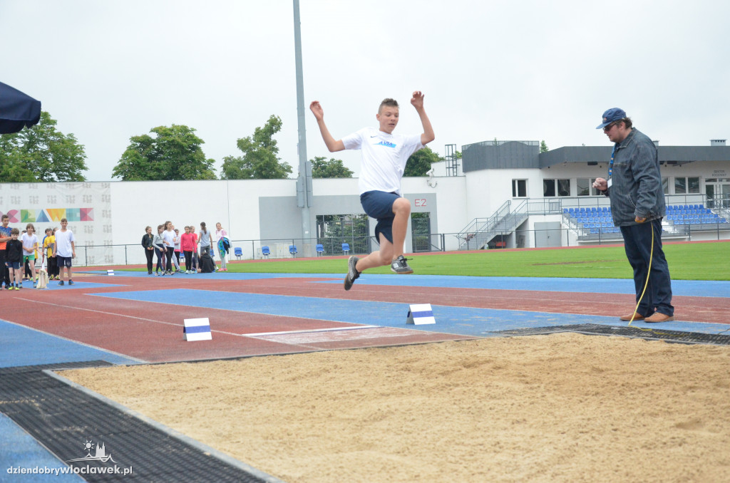 Czwórbój lekkoatletyczny na stadionie