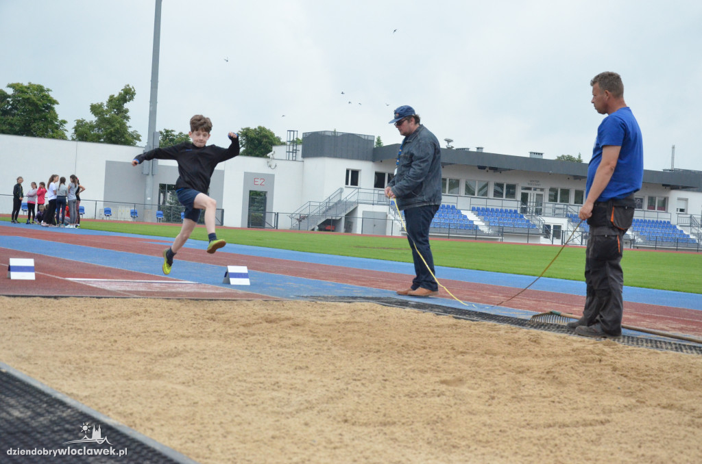 Czwórbój lekkoatletyczny na stadionie