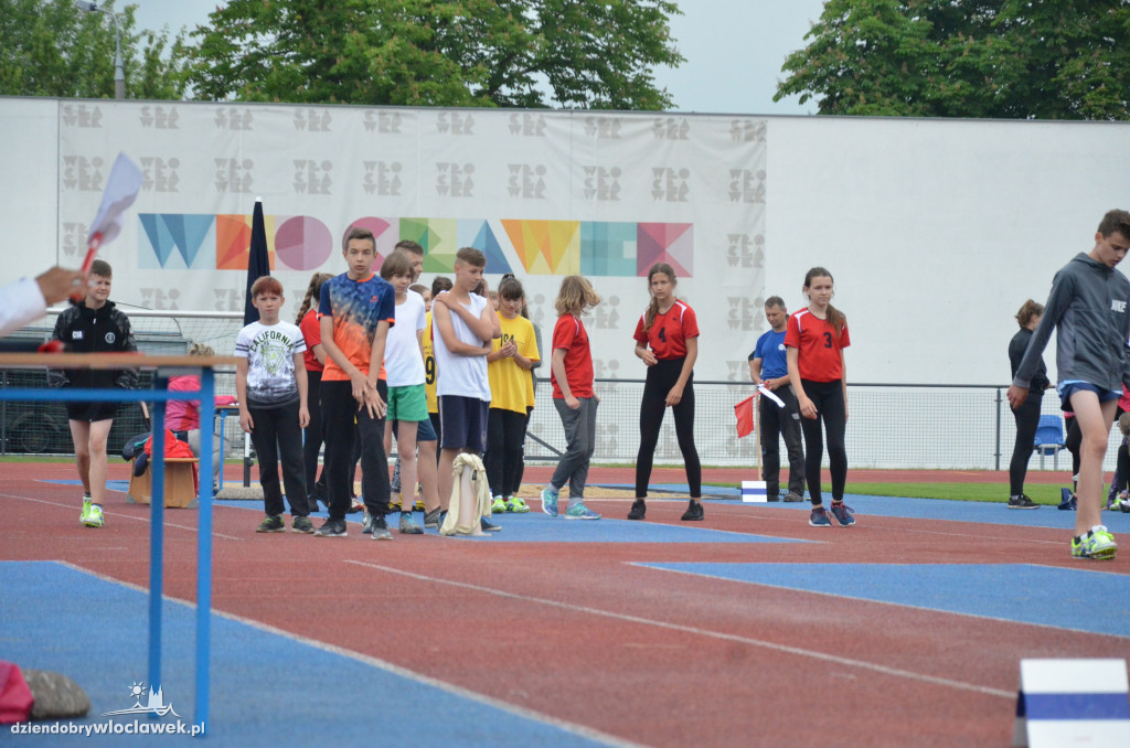 Czwórbój lekkoatletyczny na stadionie