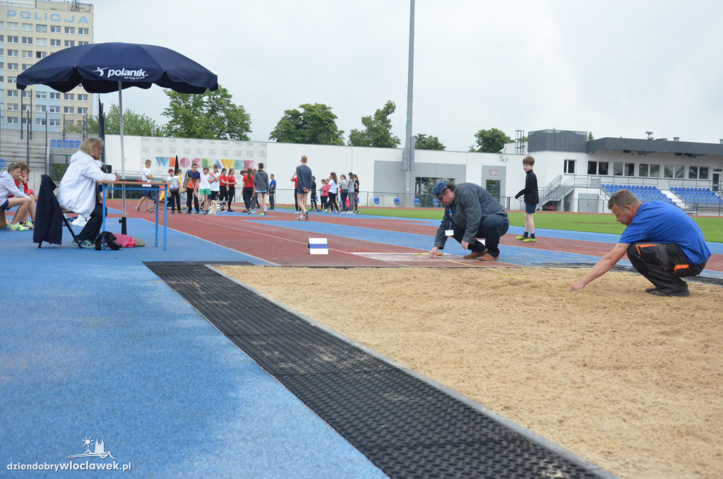 Czwórbój lekkoatletyczny na stadionie