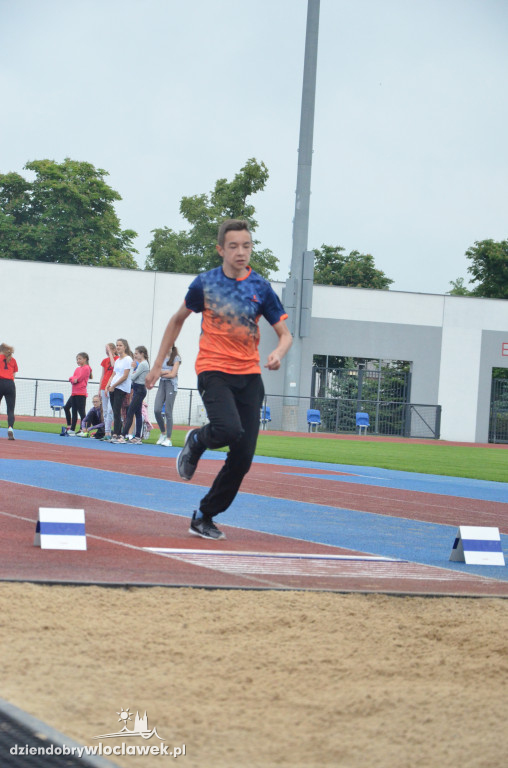 Czwórbój lekkoatletyczny na stadionie