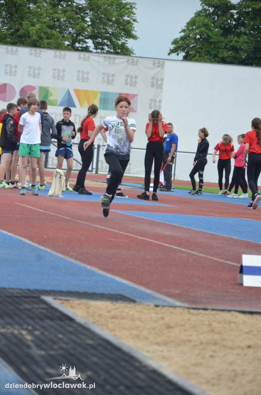 Czwórbój lekkoatletyczny na stadionie