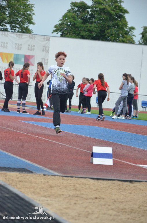 Czwórbój lekkoatletyczny na stadionie