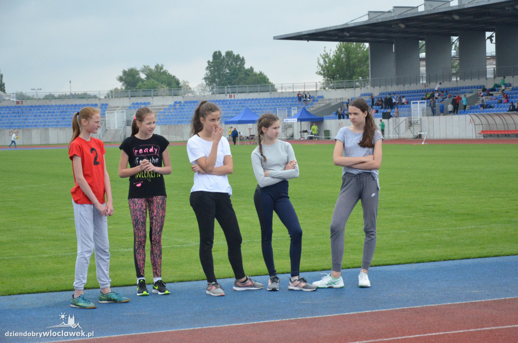 Czwórbój lekkoatletyczny na stadionie